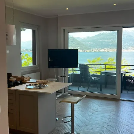New Cozy With Lakeview Cerro (Laveno-Mombello)
