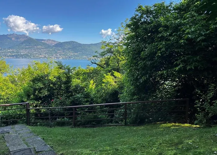 New Cozy With Lakeview Apartament Cerro (Laveno-Mombello)