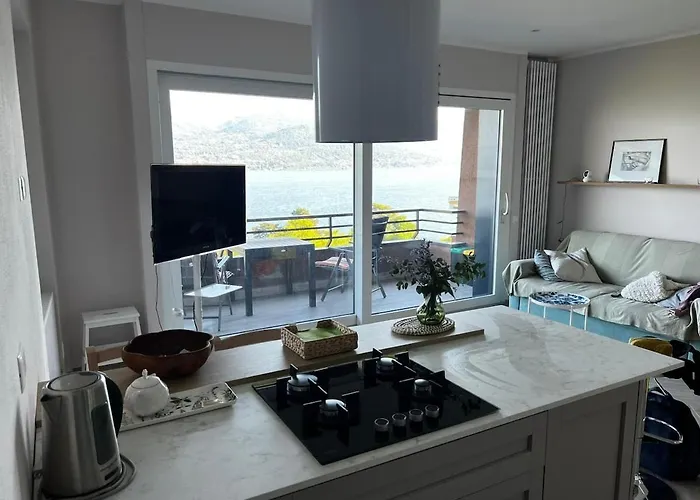 Apartament New Cozy With Lakeview Cerro (Laveno-Mombello)