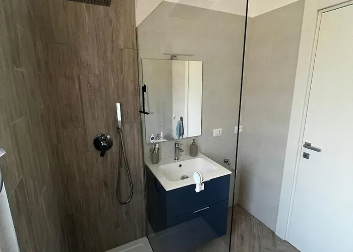 New Cozy With Lakeview Cerro (Laveno-Mombello)