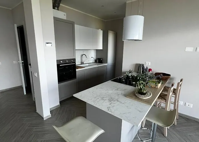 New Cozy With Lakeview Apartamento Cerro (Laveno-Mombello)