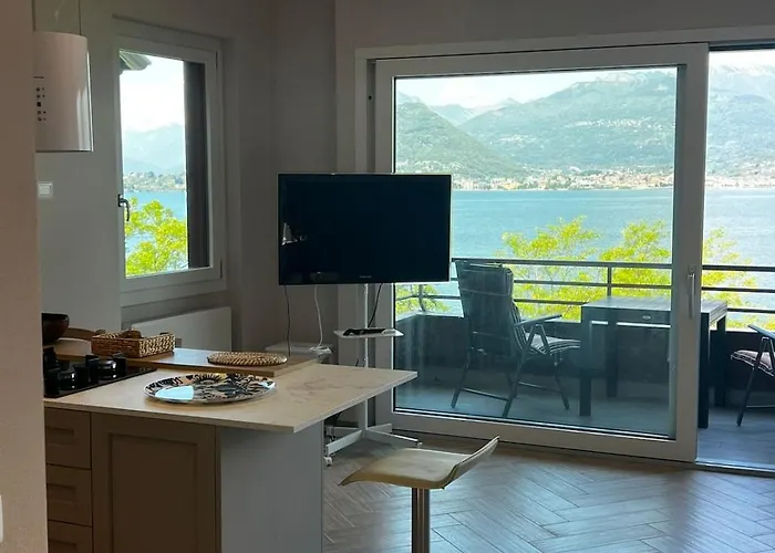 New Cozy With Lakeview Cerro (Laveno-Mombello)